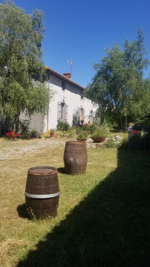 Chambres dans un lieu calme et champêtre Gourgé Extérieur photo