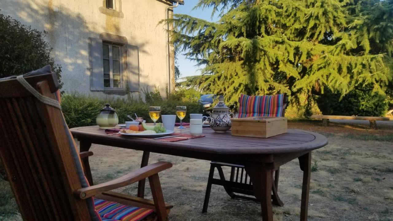 Chambres dans un lieu calme et champêtre Gourgé Extérieur photo