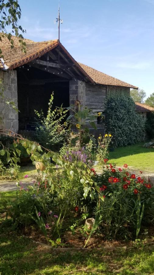 Chambres dans un lieu calme et champêtre Gourgé Extérieur photo