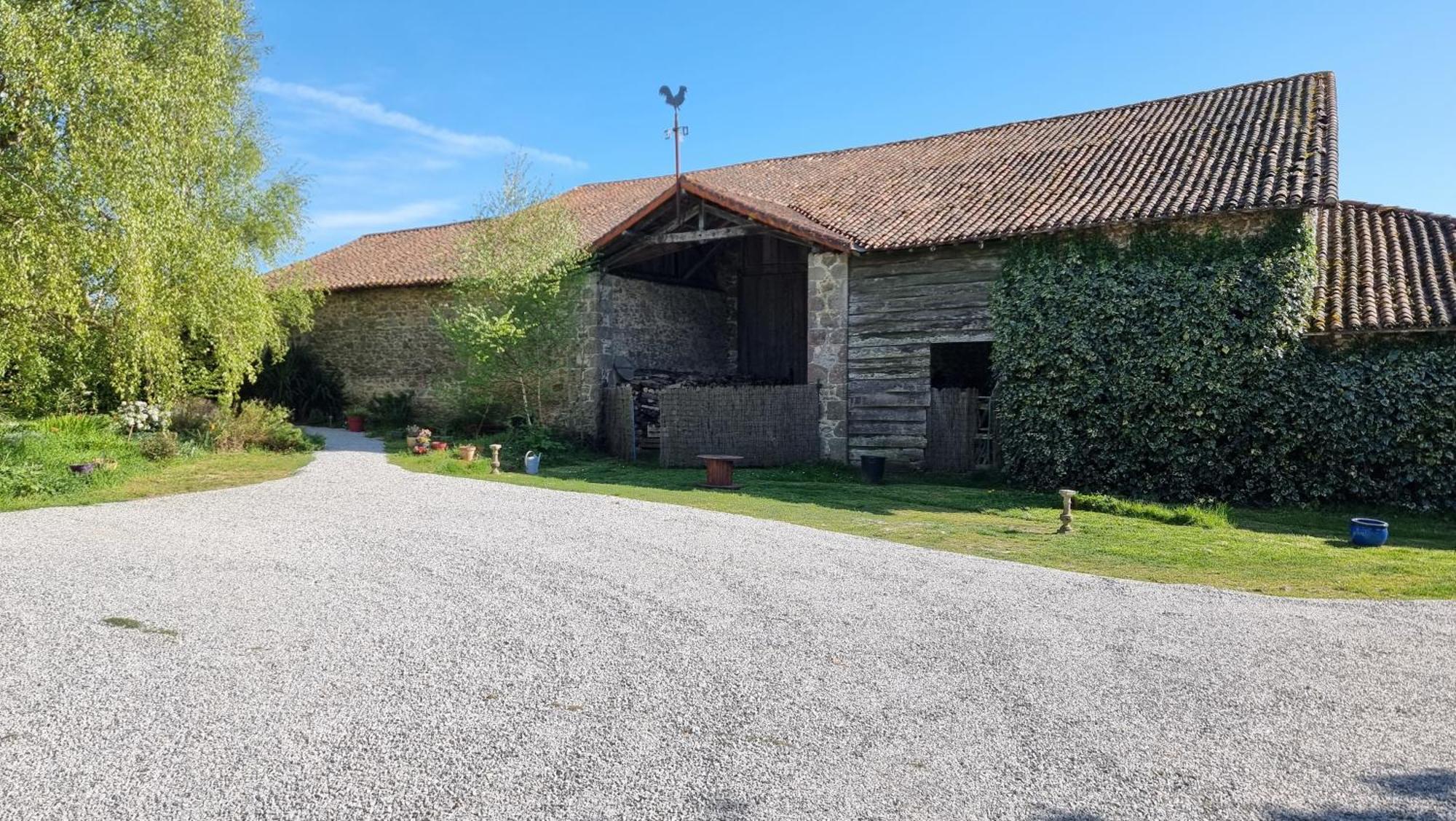 Chambres dans un lieu calme et champêtre Gourgé Extérieur photo