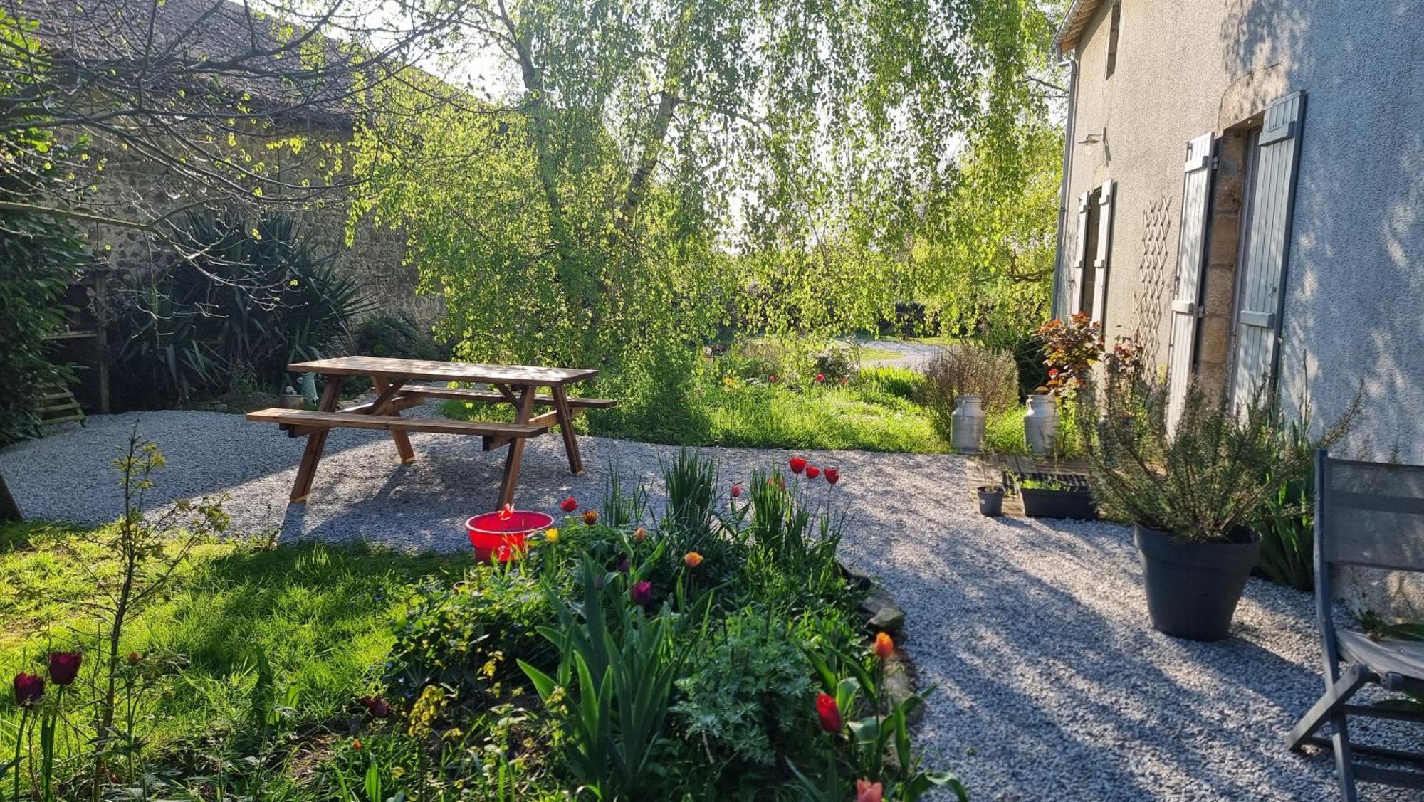 Chambres dans un lieu calme et champêtre Gourgé Extérieur photo